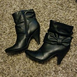 Maurices black bow heel boots